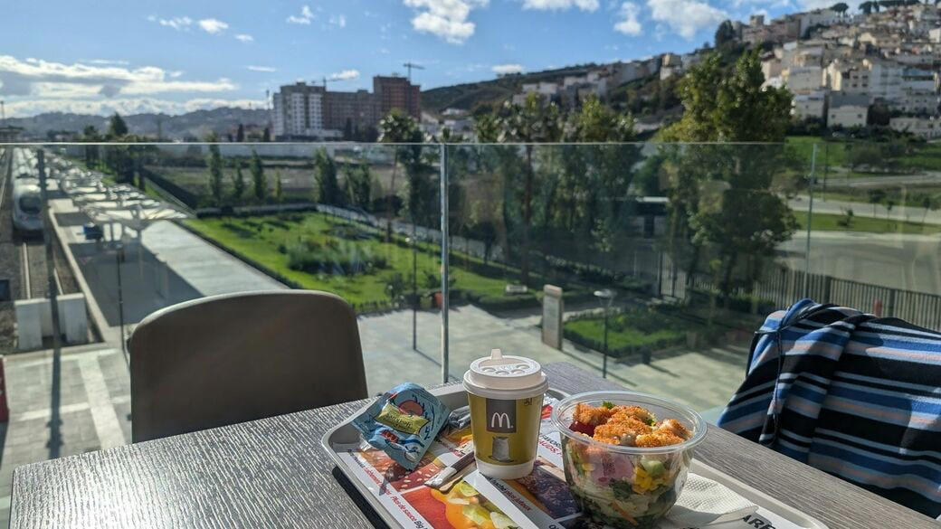 美しいたたずまいのマック, 「海外旅行でマック」の敗北感, マックは灯台のような存在, ご当地メニューが世界一周の楽しみに, インドでマハラジャマックを食べる, マックのない国もあった