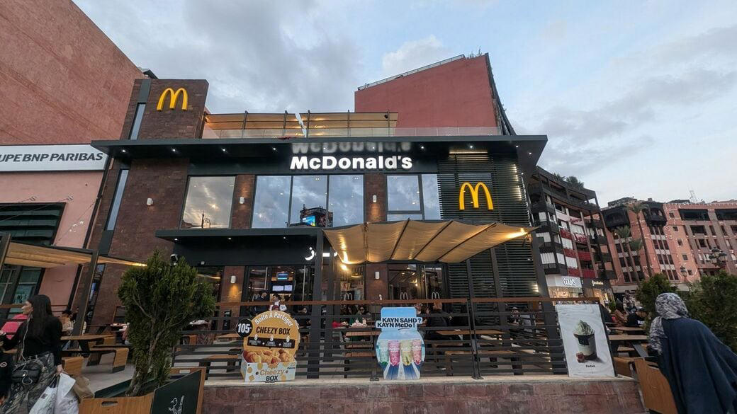 美しいたたずまいのマック, 「海外旅行でマック」の敗北感, マックは灯台のような存在, ご当地メニューが世界一周の楽しみに, インドでマハラジャマックを食べる, マックのない国もあった