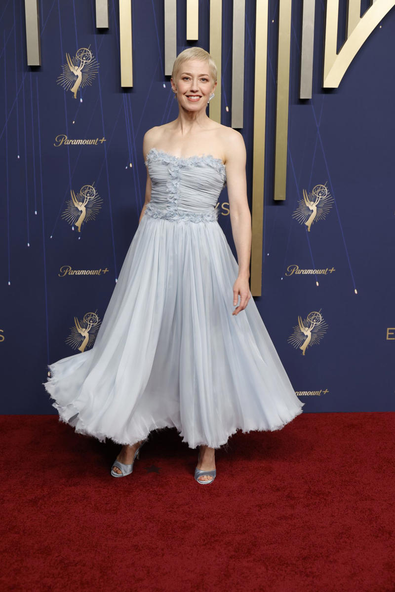 Carrie Coon A stunning red carpet, Hunter Schafer, Cate Blanchett, Scarlett Johansson, Pedro Pascal, Jennifer Coolidge, Hannah Einbinder, Sam Rockwell, Carrie Coon, Gwendoline Christie, Sydney Sweeney, Selena Gómez, Jake Gyllenhaal and Jeanne Cadieu, Leighton Meester, Michelle Williams, Michelle Monaghan, Charlie Hunnam, Lisa (Blackpink), Keri Russell, Kristen Bell, Anna Sawai, Colman Domingo, Catherine Zeta-Jones, Justine Lupe, Haley Kalil, Bronwyn Newport, Justin Hartley, Shabana Azeez, Dichen Lachman, Sam Nivola, Supriya Ganesh, Jesse Williams, Ruth Negga, Jenny Slate, Seth Rogen, Chloë Sevigny, Sarah Catherine Hook, Parker Posey, Owen Cooper, Jen Tullock, Kathryn Hahn, Sarah Paulson, Bowen Yang, Walton Goggins, Aliyah Mastin, Alan Cumming, Angela Bassett, Malin Akerman, Gerran Howell, Leslie Bibb, Elizabeth Banks, Calista Flockhart, Brittany Snow, Jason Isaacs, Lauren Graham, Kaitlyn Dever, Mariska Hargitay