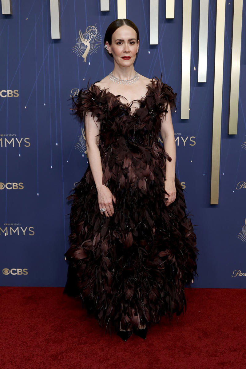 Sarah Paulson A stunning red carpet, Hunter Schafer, Cate Blanchett, Scarlett Johansson, Pedro Pascal, Jennifer Coolidge, Hannah Einbinder, Sam Rockwell, Carrie Coon, Gwendoline Christie, Sydney Sweeney, Selena Gómez, Jake Gyllenhaal and Jeanne Cadieu, Leighton Meester, Michelle Williams, Michelle Monaghan, Charlie Hunnam, Lisa (Blackpink), Keri Russell, Kristen Bell, Anna Sawai, Colman Domingo, Catherine Zeta-Jones, Justine Lupe, Haley Kalil, Bronwyn Newport, Justin Hartley, Shabana Azeez, Dichen Lachman, Sam Nivola, Supriya Ganesh, Jesse Williams, Ruth Negga, Jenny Slate, Seth Rogen, Chloë Sevigny, Sarah Catherine Hook, Parker Posey, Owen Cooper, Jen Tullock, Kathryn Hahn, Sarah Paulson, Bowen Yang, Walton Goggins, Aliyah Mastin, Alan Cumming, Angela Bassett, Malin Akerman, Gerran Howell, Leslie Bibb, Elizabeth Banks, Calista Flockhart, Brittany Snow, Jason Isaacs, Lauren Graham, Kaitlyn Dever, Mariska Hargitay