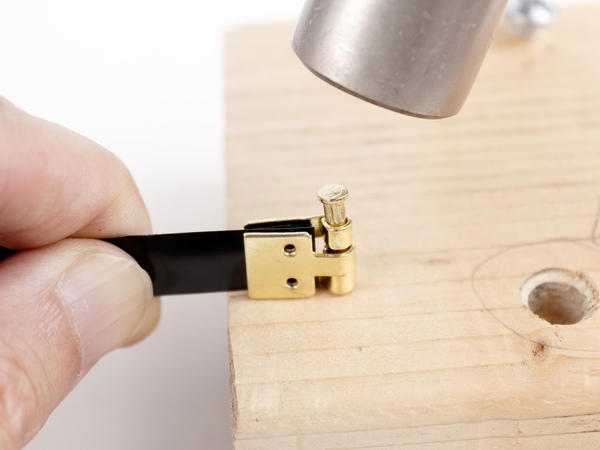 ●思いっきり叩きたい時、どうする？, ●とりあえず小型のアンビルを買ってみた, ●小さな金属部品を扱うなら「ミニレールアンビル」, ●工具のメンテやカーブを利用した整形に「金床」, ●力の伝わり方が明らかに違う！