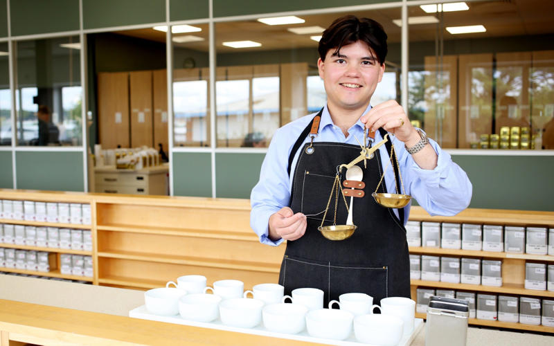 How to become a master blender, The five essential tools in a master blender’s armoury, The silver spoon, The spittoon, The milk spoon, The porcelain tea set, Hand scales, How a master blender describes tea