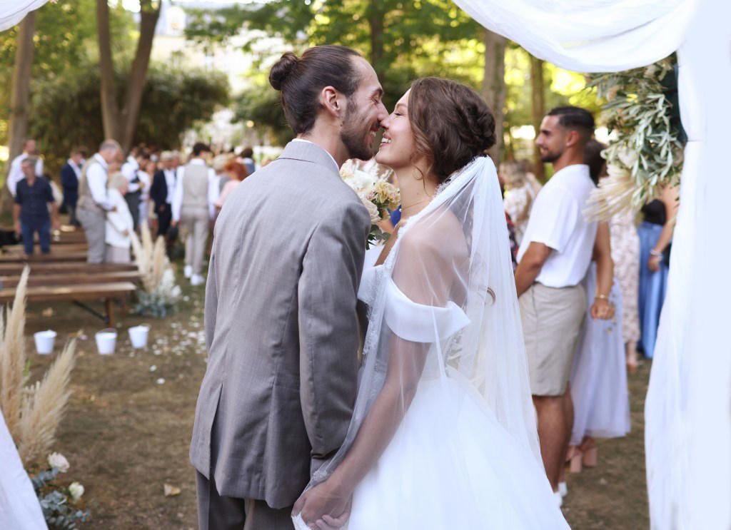 1. Not staying connected, 2. Not telling the DJ to stick to the wedding playlist, 3. Not planning/discussing how to cut the cake, 4. Buying expensive shoes, 5. Having bridesmaids stand behind the bride, 6. Scheduling more time to get ready, 7. Not scouting photo locations, 8. Regret spending so much money