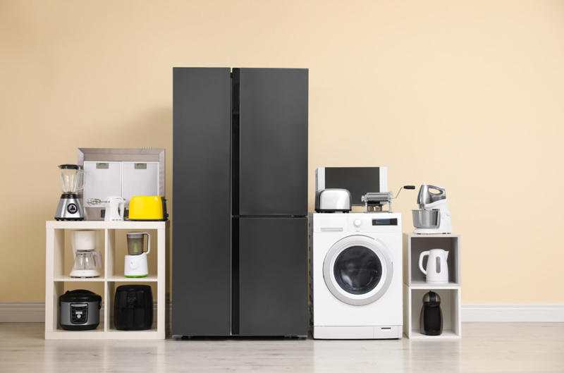 家電は時期によって価格が大きく変わる商品, 家電を買ってはいけない3つの時期, ① 新製品が発売された直後, ② 季節家電の需要が高いピーク時期, ③ 年末年始やボーナス商戦時期, 家電が安くなる3つの時期とその理由, ① 家電量販店の決算期（3月・9月）, ② モデルチェンジの前後（型落ち品の処分時期）, ③ 季節商品のオフシーズン, 家電別の「買ってはいけない時期」と「安く買える時期」, 冷蔵庫の「買ってはいけない時期」と「買い時」, 電子レンジ・オーブンレンジの「買ってはいけない時期」と「買い時」, エアコンの「買ってはいけない時期」と「買い時」, テレビの「買ってはいけない時期」と「買い時」, 家電量販店と通販サイトの活用法, 家電量販店の決算セールを狙う, 通販サイトのセールやポイント還元を活用する, 家電を購入するときのチェックポイント
