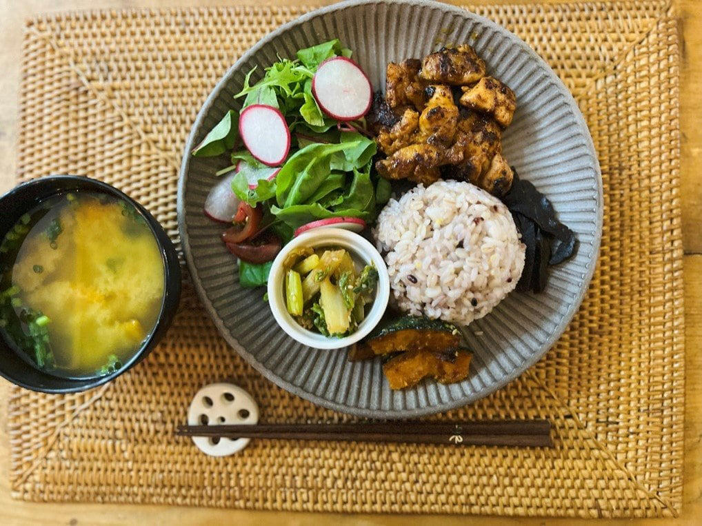 出かけた日の夕食もつくらなければいけないのか？, 思いきって夕食は別々にすることを提案, 各々で好きなもの食べるようにした, 負担に感じたことはやめて正解だった