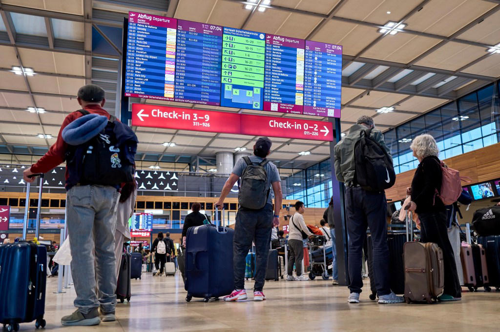 Cyber attack hits Heathrow, Berlin and Brussels airports, What is a cyber attack?, Passengers evacuated at Dublin Airport, Catastrophic failure delays thousands of US flights, What are my rights if my flight is cancelled?
