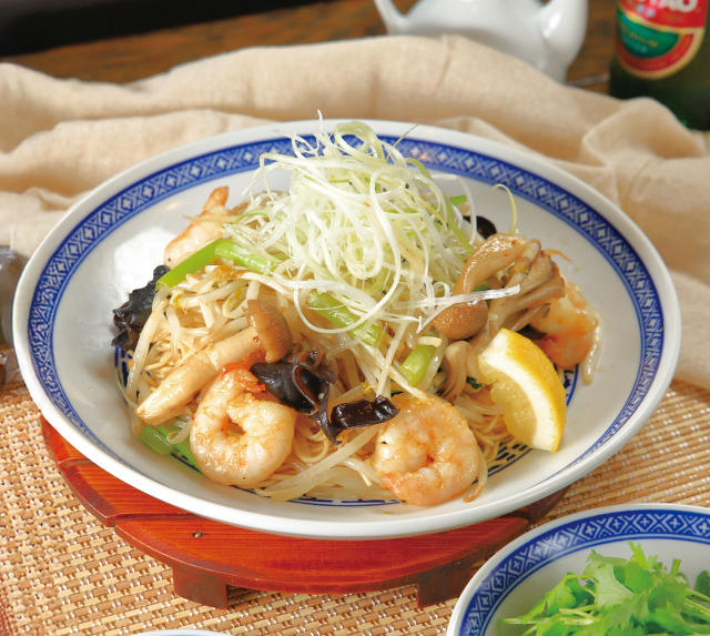大粒海老と特製醤の旨みが絡み合う「海南海老炒麺」, 旨辛麻辣麺　辛さレベル3, 本場激辛麻辣麺　辛さレベル6, 4種類の中から選べる自家製麺