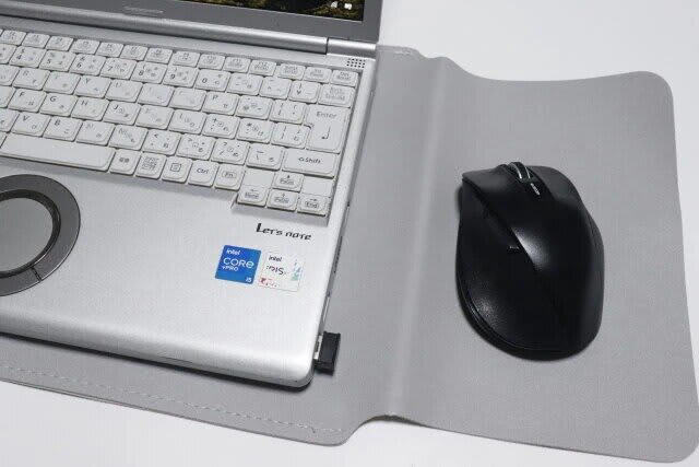 ダイソーのハイスペックPCケース, 700円でも納得！高見えデザイン＆安心クッション, マウスパッドになるPCケース！300円のアイディア商品, マウスパッド機能付きPCケースの詳細, 持ち手なしでバッグにスッと収まる薄型バッグインバッグ, 薄型バッグインバッグの詳細