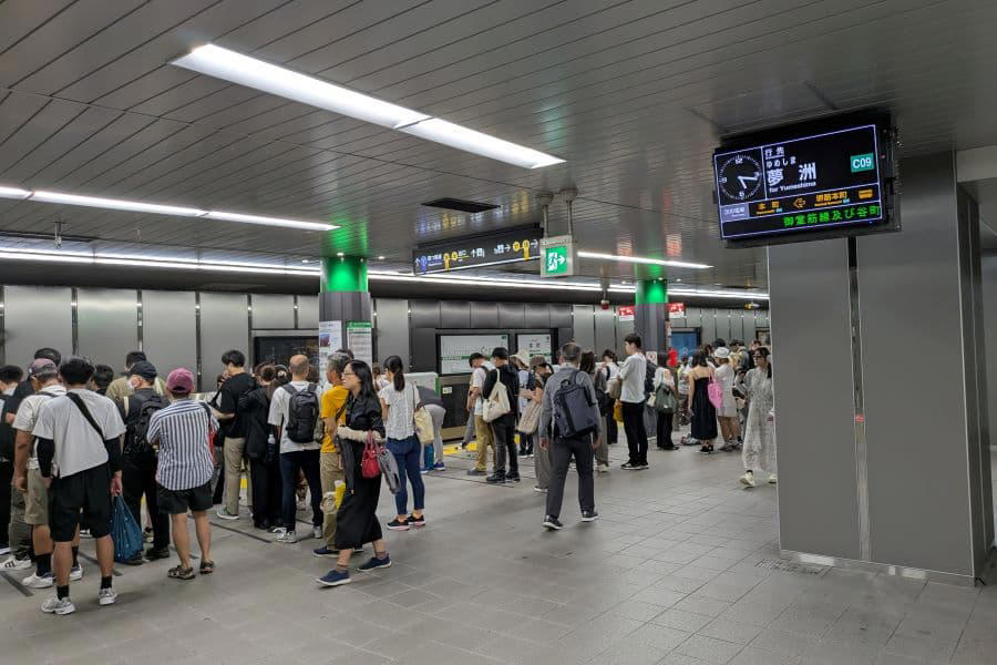 事前準備・記者についての参考情報, 東ゲート、始発電車で夢洲駅に臨む, 早く入場出来たら、並びながら当日登録するのが肝, 午前は当日登録を駆使できるかが重要, 午後は当日登録をどれくらい拾えるかが勝負, 22パビリオン、それぞれに楽しめ大満足