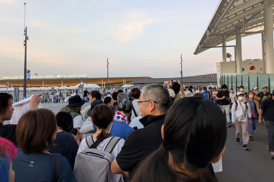 事前準備・記者についての参考情報, 東ゲート、始発電車で夢洲駅に臨む, 早く入場出来たら、並びながら当日登録するのが肝, 午前は当日登録を駆使できるかが重要, 午後は当日登録をどれくらい拾えるかが勝負, 22パビリオン、それぞれに楽しめ大満足
