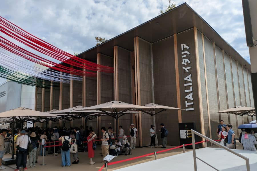 事前準備・記者についての参考情報, 東ゲート、始発電車で夢洲駅に臨む, 早く入場出来たら、並びながら当日登録するのが肝, 午前は当日登録を駆使できるかが重要, 午後は当日登録をどれくらい拾えるかが勝負, 22パビリオン、それぞれに楽しめ大満足