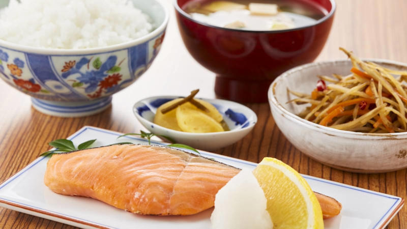1. ハム・ベーコン・ウインナーを食べすぎない, 2. ラーメン・うどん・そばの汁を残す, 3. 菓子パン・お菓子・甘い飲み物を控える, 4. 食事は野菜から食べる, 5. 揚げ物・ジャンクフード・脂が多い肉を控える