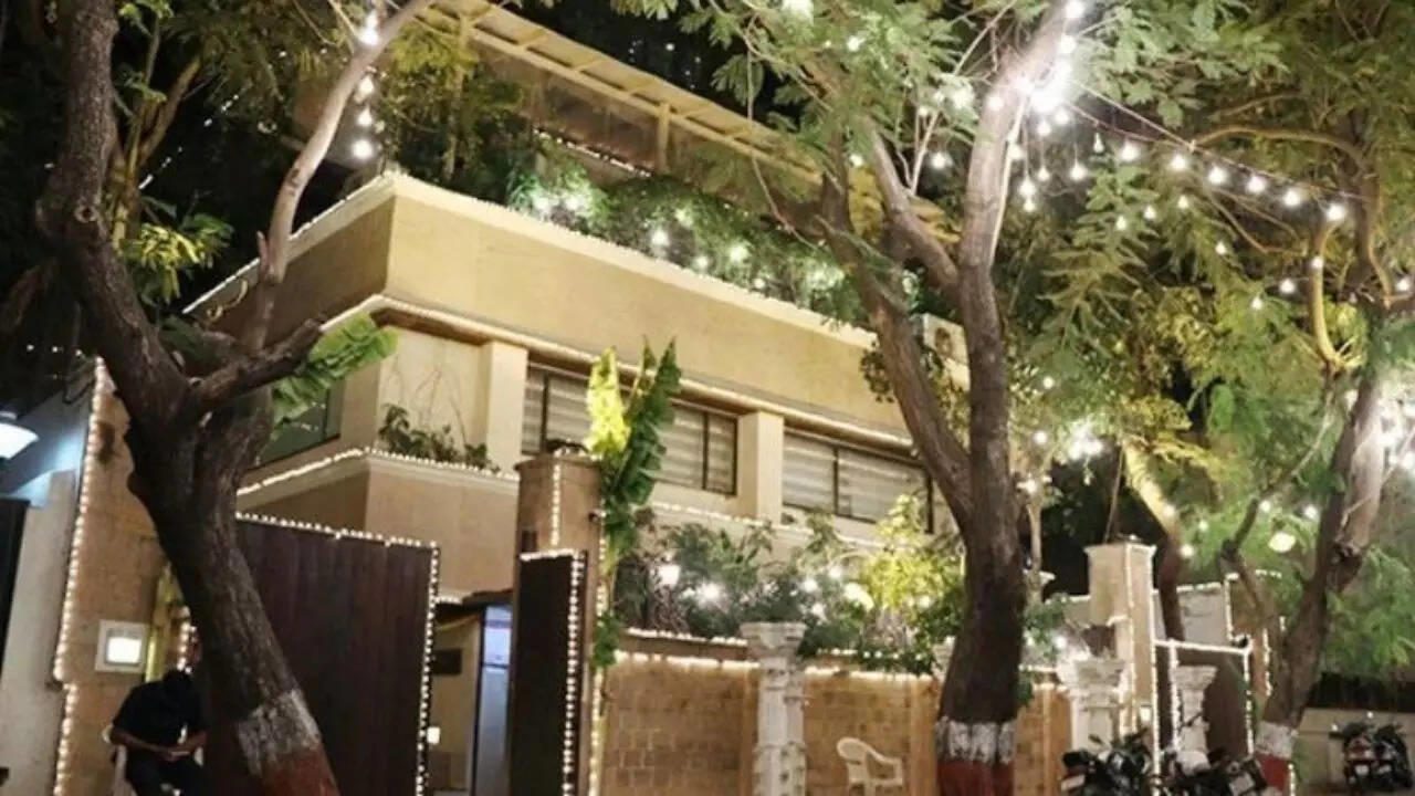 Spacious living areas Prime location in Juhu, Spacious layout, Elegant interiors, Grand entrance, Statement staircase, Spacious living areas, Personalised spaces, Modern amenities, Celebrity neighbours, A reflection of personal taste