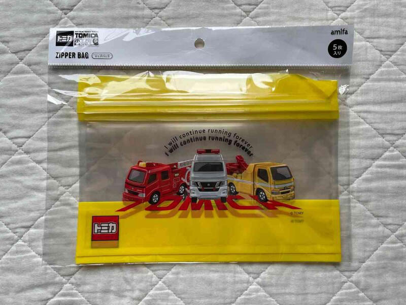 【キャンドゥのトミカグッズ】100円！ お風呂でも楽しめる「トミカ お風呂ポスター」, 【キャンドゥのトミカグッズ】梱包アイテムにもおすすめ「トミカ ダイカットマスキングテープ 20mm×1.5m」, 【キャンドゥのトミカグッズ】便利な「水に流せるプリントティシュ トミカミニ4P」, 【キャンドゥのトミカグッズ】5枚入り100円！ 小物の整理の便利グッズ「トミカ ジップバッグ 5P」