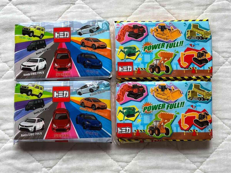 【キャンドゥのトミカグッズ】100円！ お風呂でも楽しめる「トミカ お風呂ポスター」, 【キャンドゥのトミカグッズ】梱包アイテムにもおすすめ「トミカ ダイカットマスキングテープ 20mm×1.5m」, 【キャンドゥのトミカグッズ】便利な「水に流せるプリントティシュ トミカミニ4P」, 【キャンドゥのトミカグッズ】5枚入り100円！ 小物の整理の便利グッズ「トミカ ジップバッグ 5P」