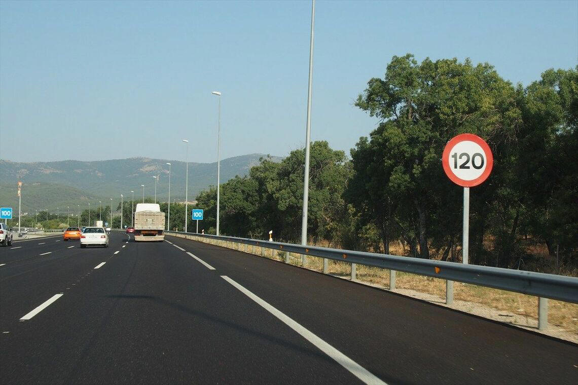 3種の支払い方法があるフランスの高速道路, チェコで「時速150km」の高速道路が誕生, CO2排出低減のため速度抑制の流れだったが, ヨーロッパの動きを受けて日本はどうする？
