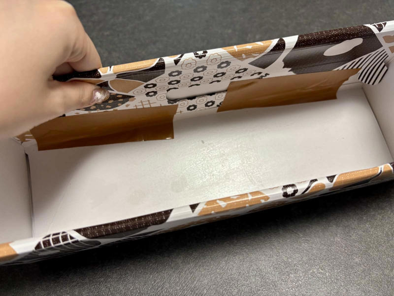 ミスタードーナツの箱の歴史, サニタリーボックスを作ろう, 実際にナプキンを入れて、設置してみましょう, ミスドの箱の可能性は無限大