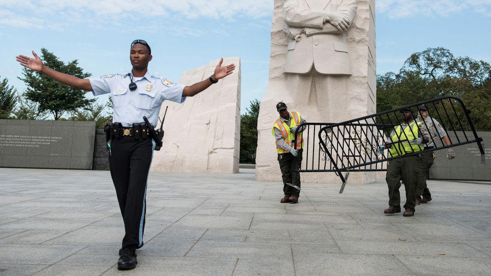 What impact will the US government shutdown have on airline travel?, Will trains be affected?, Will national parks stay open?, Museums and other sites, Passports and visas