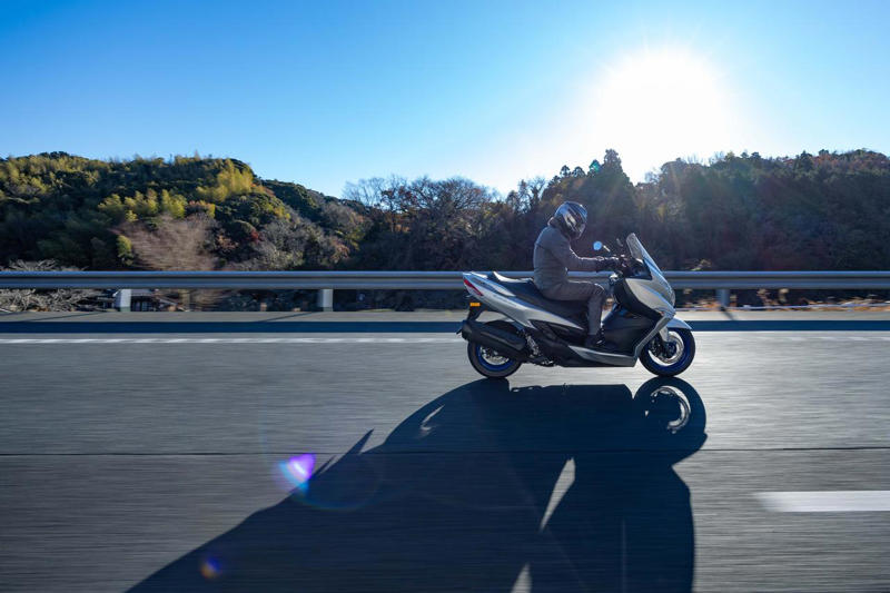 スズキのバイク！ 2025年の人気記事5位～1位はこちら！, 第5位／スズキの軽快Vツインスポーツ「SV650」のニューカラーが似合いすぎ！, 第4位／125ccスポーツとはなんぞや？ 編集部 北岡が極寒マイナス3度の早朝ワインディングに突撃！, 第3位／バーグマン400で1日1000km日帰りランチはできるのか⁉︎, 第2位／高速道路に乗れない125ccバイクはツーリングには不向き？ 6速MTネイキッドで日帰り250kmを走ってみた, 第1位／誰が乗っても「これはいい！」と思えるバイクの記事が第一位に！, この他、TOP10に近かった人気記事はこちら！, 2025年の人気記事ランキング【6位～10位】へ戻る！, スズキファンのためのWEBサイト！