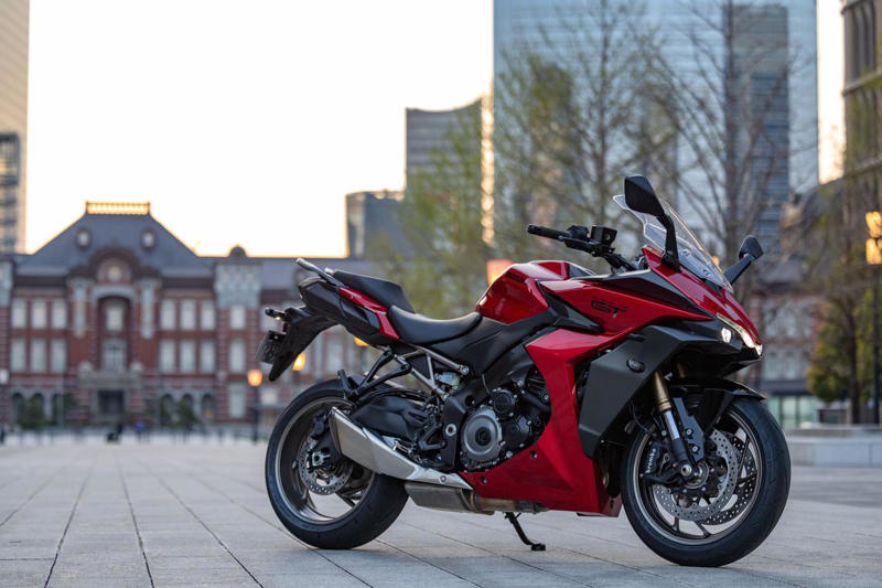 スズキのバイク！ 2025年の人気記事5位～1位はこちら！, 第5位／スズキの軽快Vツインスポーツ「SV650」のニューカラーが似合いすぎ！, 第4位／125ccスポーツとはなんぞや？ 編集部 北岡が極寒マイナス3度の早朝ワインディングに突撃！, 第3位／バーグマン400で1日1000km日帰りランチはできるのか⁉︎, 第2位／高速道路に乗れない125ccバイクはツーリングには不向き？ 6速MTネイキッドで日帰り250kmを走ってみた, 第1位／誰が乗っても「これはいい！」と思えるバイクの記事が第一位に！, この他、TOP10に近かった人気記事はこちら！, 2025年の人気記事ランキング【6位～10位】へ戻る！, スズキファンのためのWEBサイト！