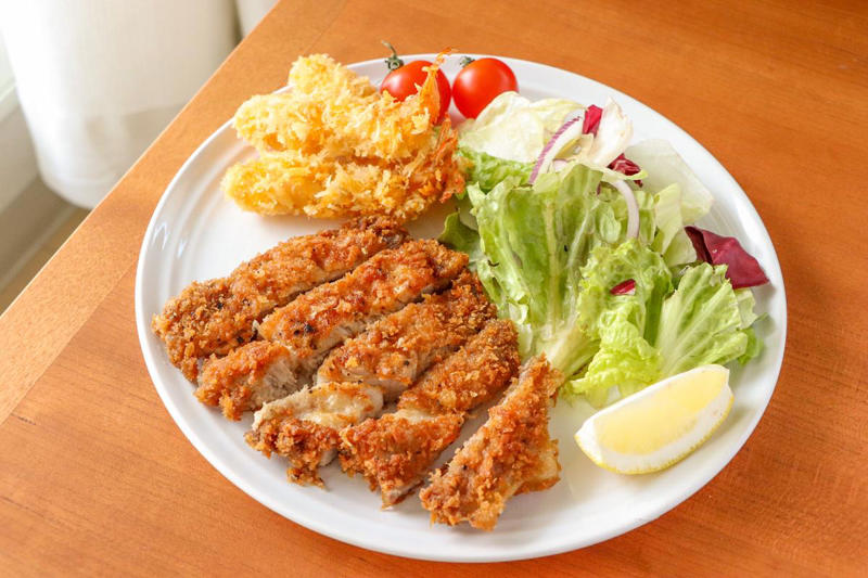 小さめサイズの天ぷら鍋, 揚げものってこんなに短時間でできたんだ, 長い食材でもすっぽり入るよ, 卓上でも大活躍！