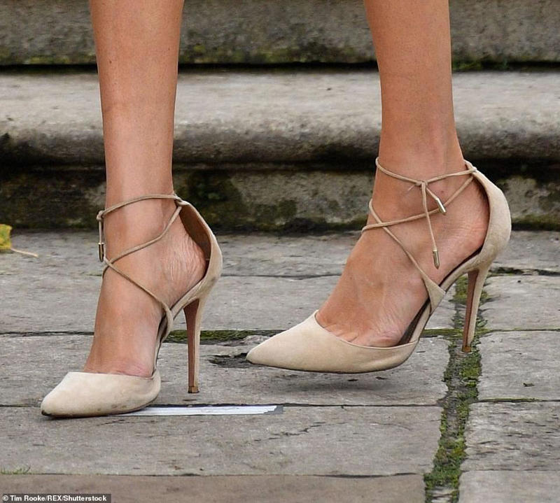 Princess Eugenie's fashion resembles Meghan Markle's chic look