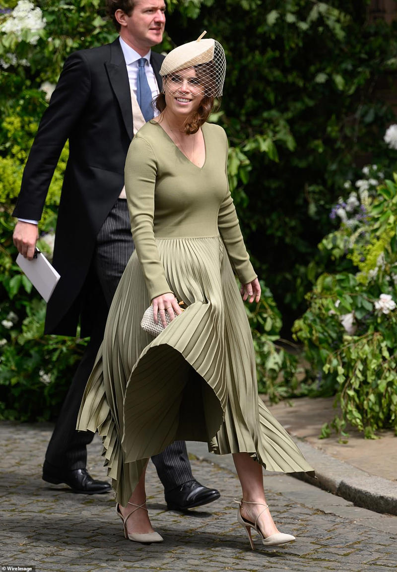 Princess Eugenie's fashion resembles Meghan Markle's chic look