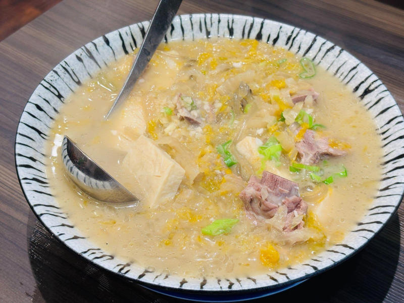 ラブホ街に『ガチ中華』が集まるワケ, １＿池袋『ヤミーダック』で食べる広東式ローストダック , ２＿ 小岩『辣香坊』の東北料理 , ３＿西川口『壹家大排档』の福建小吃 