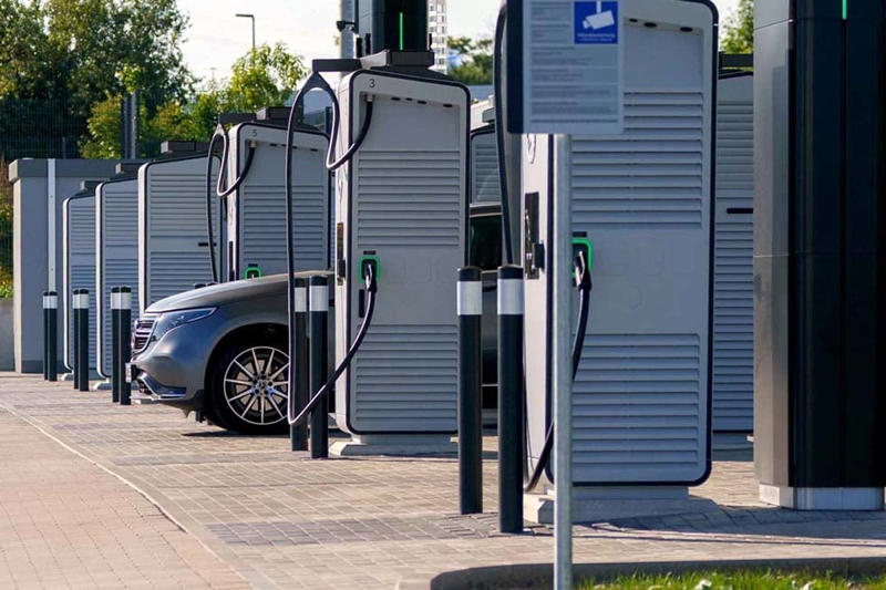 日本EV市場の構造疲労, 家庭充電網の遅れ, EV家庭充電の波及効果, 都市部充電網の焦点