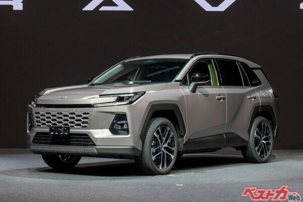 新型RAV4の発表日、受注開始日が2025年12月17日が濃厚, 新型RAV4のラインナップは3種類, ボディサイズは現行型とほぼ同サイズ, パワートレーンはハイブリッドとPHEV, 新型RAV4から始まるアリーンとは？