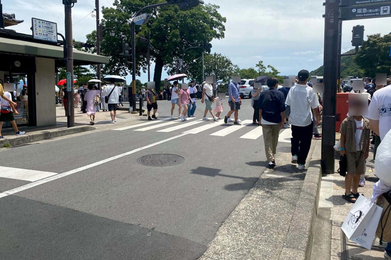 貴船神社へ向かう府道は連日渋滞, 京都観光の公害警鐘, 京都市有名観光地の混雑はさらに加速, 京都観光の日本人離れ, 旅行業界は観光庁の方針を好機と判断