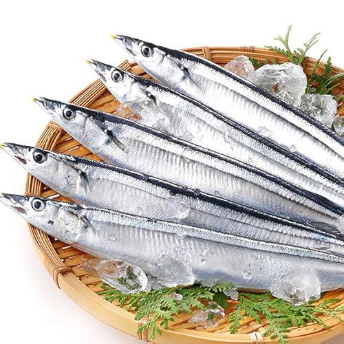秋刀魚と身近な材料で作れるコンフィ, 鍋にオーブンペーパーを敷いて、焦げ防止, オーブンペーパーで落とし蓋をして低温で煮る, オイルごと密閉で1週間保存可能, 盛りつけるだけで一品完成, 夜のワインのお供に！秋刀魚コンフィでバゲットサンド, 秋刀魚コンフィパスタで、おとなの夜ごはん
