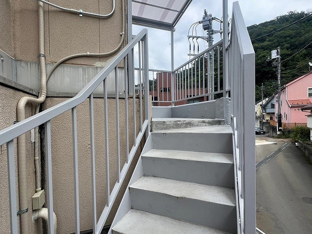 1階がビール醸造所、2、3階がサウナという駅前の施設, 浴室内のサウナ室は10分おきにオートロウリュがある, 程よい温度が快適なバレルサウナでセルフロウリュ, 気になる2階の「麓 fumoto」もチェック, サ飯には注文を受けてから炊き上げる「36釜飯」