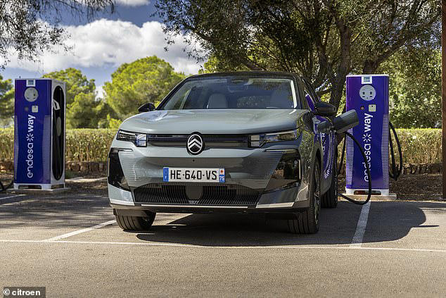 The e-C5 - a design that makes sense , The interior - is it the most comfortable Citroen SUV?, The most high-tech Citroen yet?, Practicality: Is it the most practical Citroen SUV? , What's the e-C5 like to drive? , Range and price: The other two big selling points of this car 