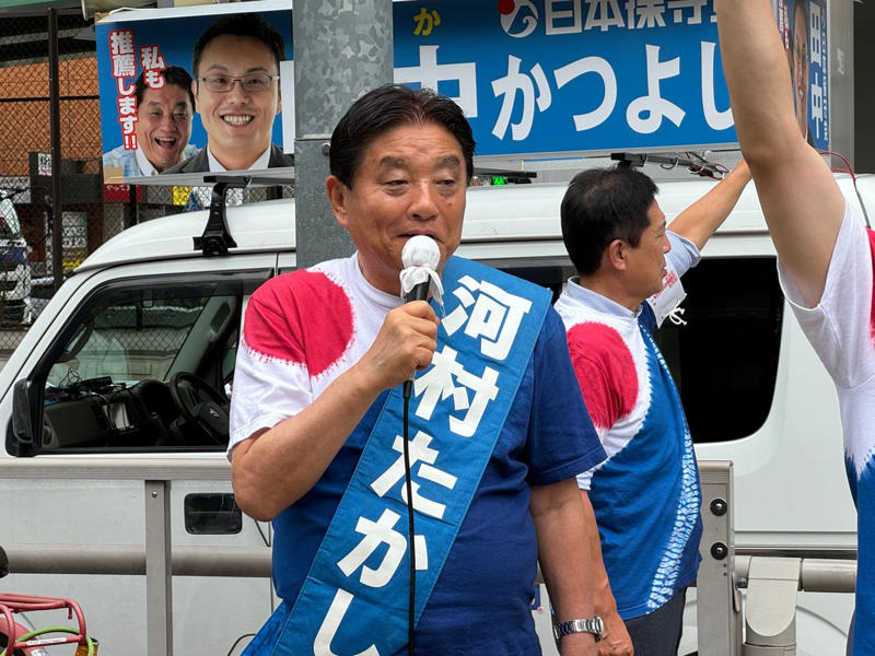 犯行現場は議員会館会議室, ペットボトルの投げつけ, 「お前、どうするんだ」, 「議員会館で、こんな暴行が許されるのか」