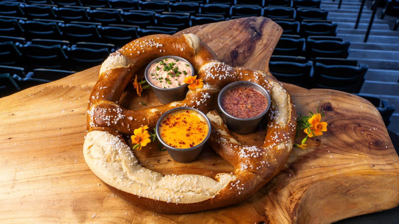 Claws & Caviar, PNW Pretzel, Pacific Pitmaster Potato, "No Moo" Cheesesteak, Sasquatch Sundae, Postseason Value Pack, MORE MARINERS NEWS FROM FOX 13 SEATTLE