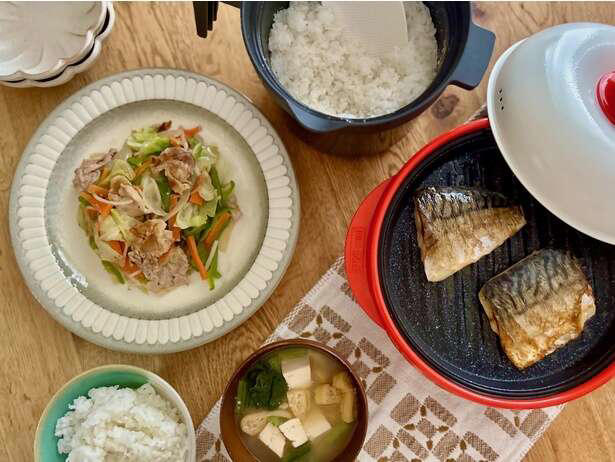 「レンジメート マグポット」とは？, かまど炊きのようにごはんを炊けちゃう⁉「白米」を炊いてみた, ほったらかしで「お味噌汁」まで！, 絵本みたいな「極厚ホットケーキ」を作ってみた♪, 「レンジメート マグポット」使ってみてどうだった？, 「レンジメート」シリーズで手間いらず！
