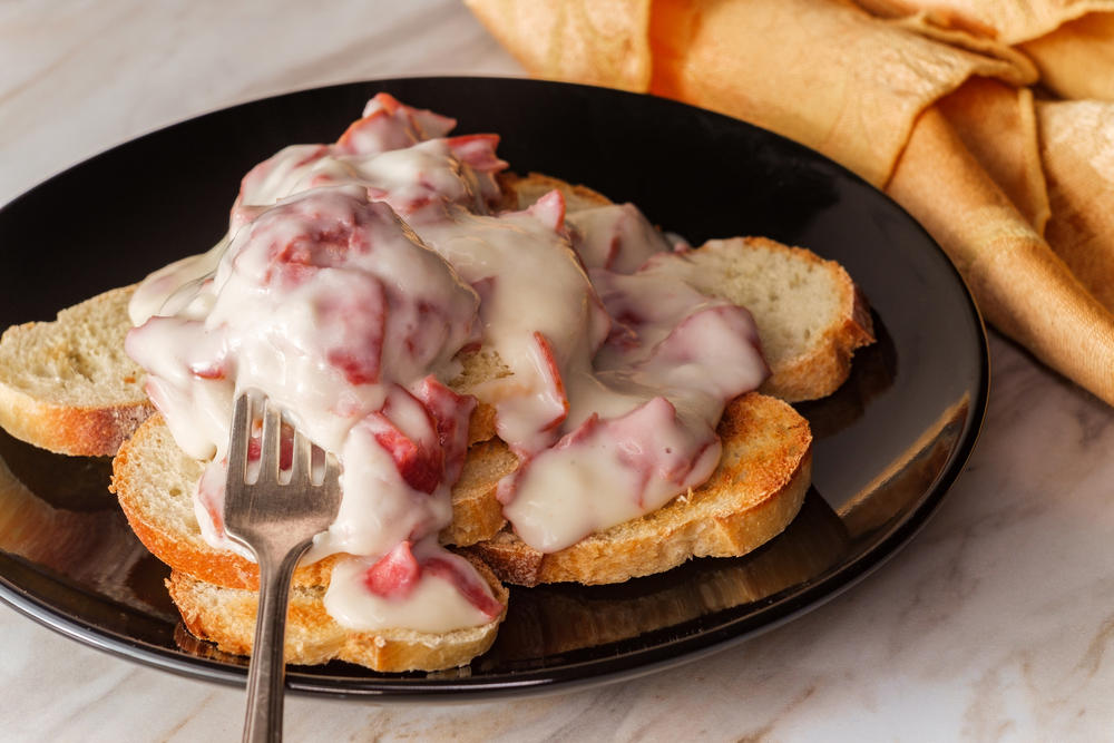 Chipped Beef On Toast Blast From The Past, Shepherd’s Pie, Peanut Brittle, Baked Ham With Pineapples, Salisbury Steak, Tuna Noodle Casserole, Ham Salad, Sloppy Joes, Pork Chops With Applesauce, Chicken A La King, Divinity, Cheese Balls, Beef Stroganoff, Stuffed Cabbage, Stuffed Peppers, Baked Alaska, Chicken Pot Pie, Ambrosia Salad, Chicken Cordon Bleu, Meatloaf, Corned Beef And Cabbage, Clam Chowder, Jello Salad, Biscuits And Gravy, Rice Pudding, Oysters Rockefeller, Chipped Beef On Toast, Deviled Eggs, Pot Roast, Turkey Tetrazzini, Fried Chicken And Waffles, Spaghetti And Meatballs, Clams Casino, Chocolate Lasagna, Fried Catfish And Hush Puppies, Snow Desserts, Carrots In Jell-O