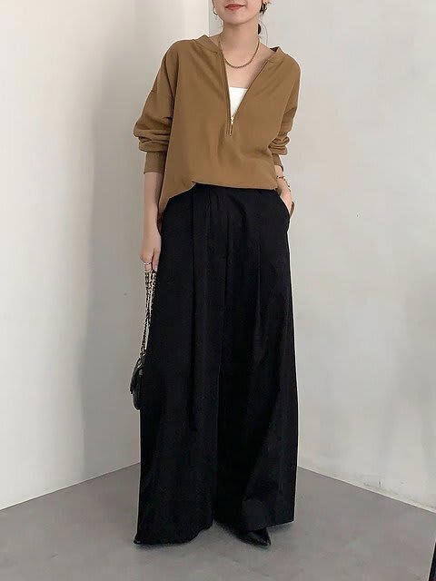シアートップスでこなれ感アップ, ブラウンチェックのシャツで今年らしい雰囲気を演出, カーキのブラウスと合わせてシックな佇まいに, ハーフジップスウェットで抜け感をプラス, カーディガン×ストライプシャツで大人っぽく仕上げる