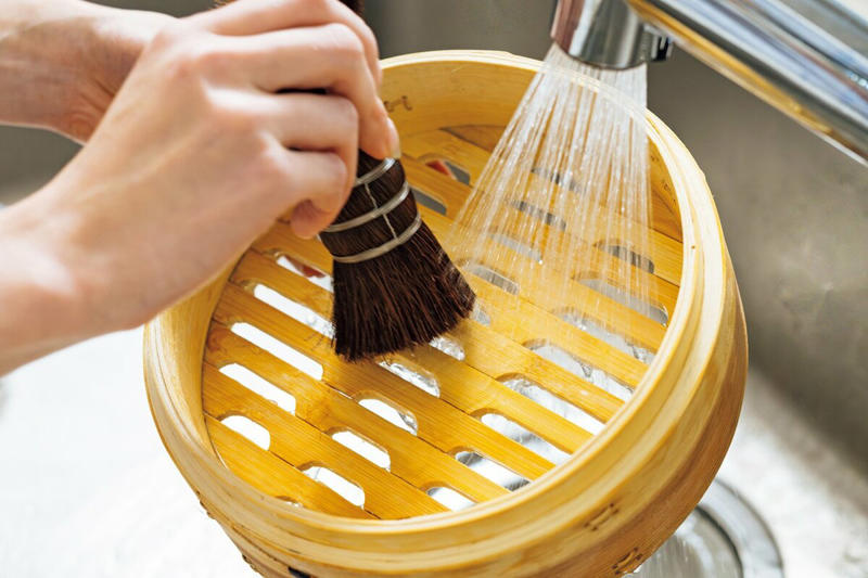 ●刻みレンコンとキノコの鶏つくね, Q.専用の鍋も必要？, Q.水洗いだけでいいの？, Q.カビさせそうで心配…, Q.器ごと蒸すと、取り出すのが難しい…