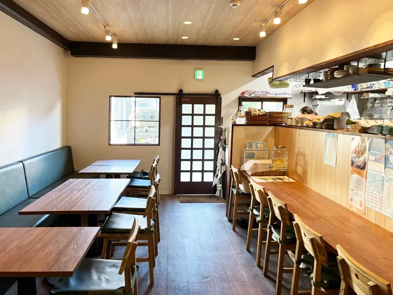 店主の想いが詰まったメニュー, 旨み引き出す、とんかつ好き店主のこだわり, 楽しい！選べる5種のソースと彩りワンプレート, 食後のカフェタイムも人気