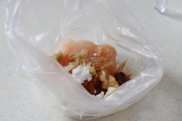 レンジ1回で2品！「鶏ひき肉の海苔巻き」「にんじんの塩昆布和え」2品弁当, 1品目 鶏ひき肉の海苔巻き, 2品目 にんじんのごま塩昆布和え, 2品弁当の詰め方プロセス, 「心が楽になる2品弁当」のルール