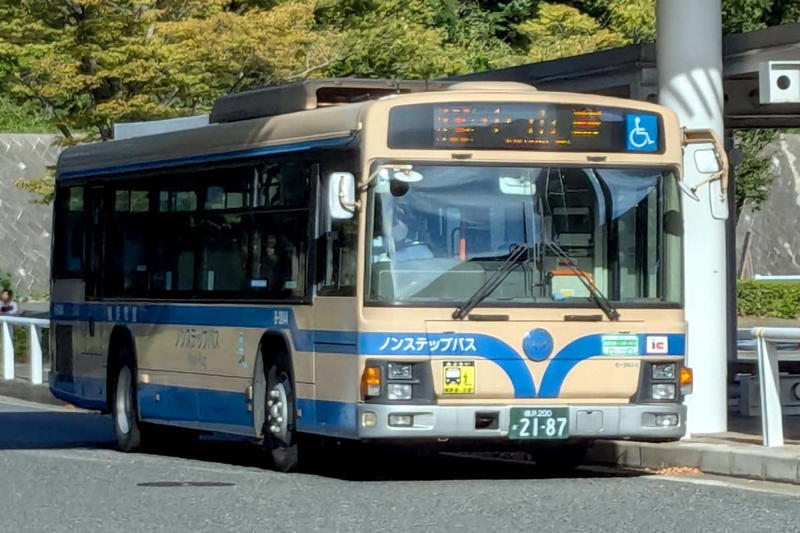 ドライバー不足と減便危機, 横浜市バス給与引き下げ, 公営バス給与格差の影響, 公営バス給与の責務, ドライバー待遇改革の道, 路線維持と合意形成