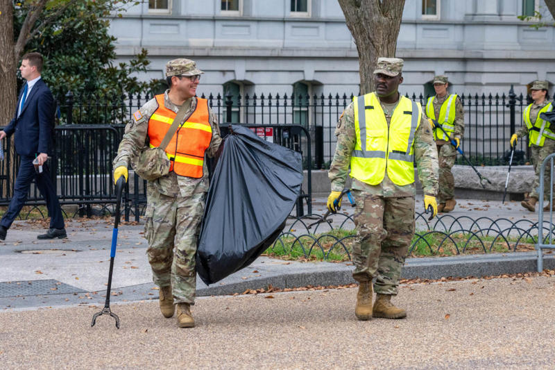トランプ氏は州兵をどこに展開してきたか, 州兵は派遣先の都市で何をしているのか, 州兵の本来の役割は何か, 政権は州兵を派遣する都市をどのように選んでいるのか, 犯罪抑制のための州兵派遣は合法か