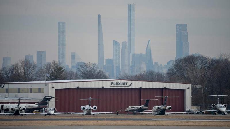 The clients who use Teterboro, Top destinations from Teterboro change by season, How Teterboro operates, Nefarious deeds, The noise issue, Small airport with a colorful history, The private companies: Flexjet, NetJets, Wheels Up, others