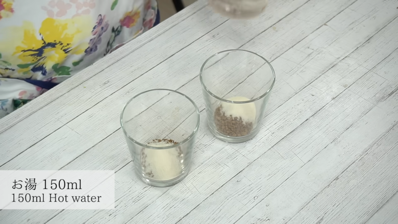 ・コーヒーゼリーの材料, ・牛乳シロップの材料, 1．粉ゼラチンを半分に分ける, 2．コーヒーに粉ゼラチンとお湯を加える, 3．2を冷蔵庫で冷やし固める, 4．シロップを作る, 5．コーヒーゼリーを冷蔵庫から取り出し、荒く混ぜて崩す, 6．牛乳シロップをかけて完成