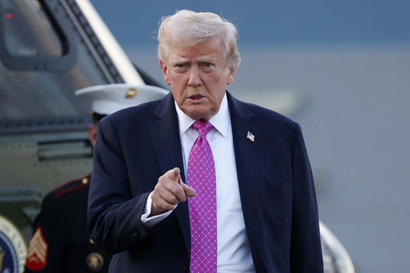 またしても「やらかした」トランプ大統領, 公式行事の初日はウィンザー城へ, キャサリン妃を前にしたトランプ氏, 個人的感情を口にする, キャサリン妃のみごとな対応, 世界を駆け巡ったぶしつけコメント, 到着時には英国王を待たせる, 公の場で手つなぎ歩き, 式典では英国王を置き去りに, チャールズ国王の背中をたたく, SNS上で起こる批判の嵐