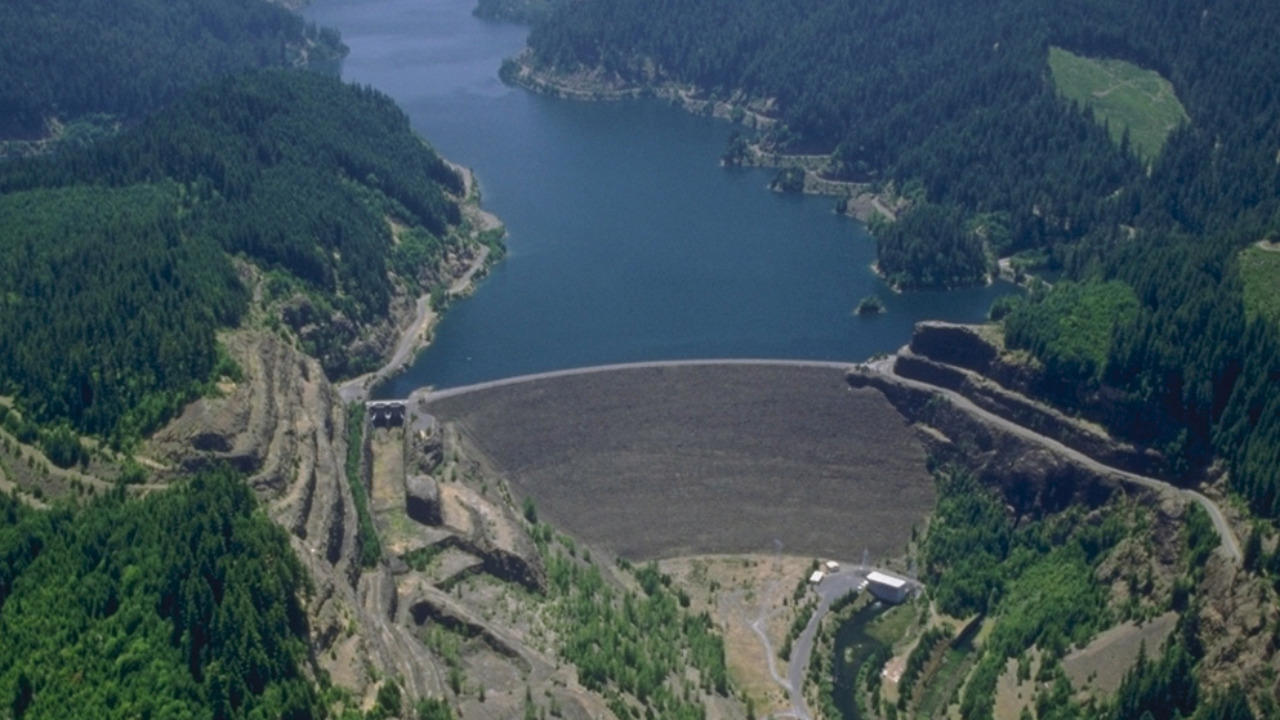 Columbia River Gorge Scenic Byway, McKenzie Pass-Santiam Pass Scenic Byway, Cascade Lakes Scenic Byway, Rogue-Umpqua Scenic Byway, Hells Canyon Scenic Byway, Mount Hood Scenic Byway, Elkhorn Drive Scenic Byway, Outback Scenic Byway, Journey Through Time Scenic Byway