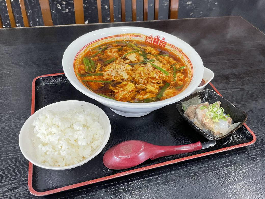 宮崎の新名物「辛麺」, 麺の種類や辛さを選んで理想の一杯を, もうもうと上がる湯気とともに辛麺登場, ホクホクとした食感が楽しめる粗みじんのにんにく, もっと宮崎の味を楽しみたい方へ