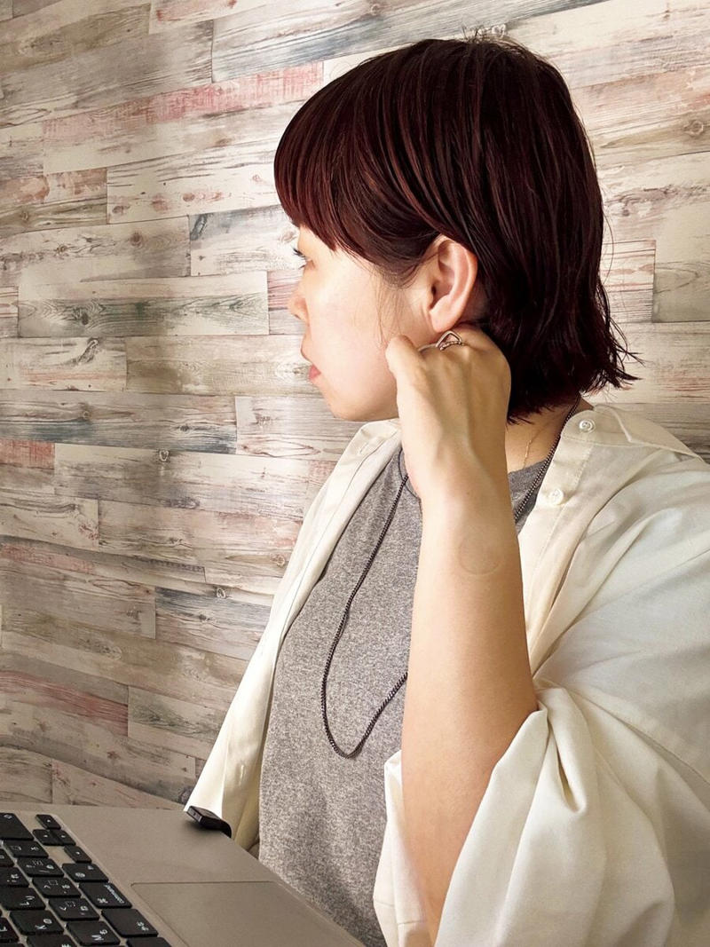 胸鎖乳突筋がこっていると、老け見え・体の不調の原因に, 胸鎖乳突筋の「基本のほぐし方」4つ, 1日1分でOK！「胸鎖乳突筋ほぐし」はココに効く！, 「胸鎖乳突筋ほぐし」を1週間チャレンジ, 肩・首コリがひどくよく眠れない日も…